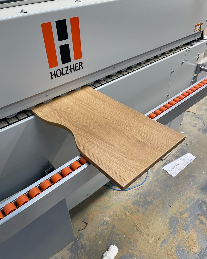 A curved oak worktop coming off the edgebander