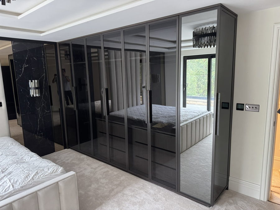 The same run from the bed side, floor to ceiling