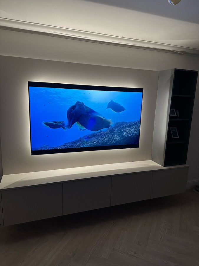 An anthracite wall with a floating base unit over parquet